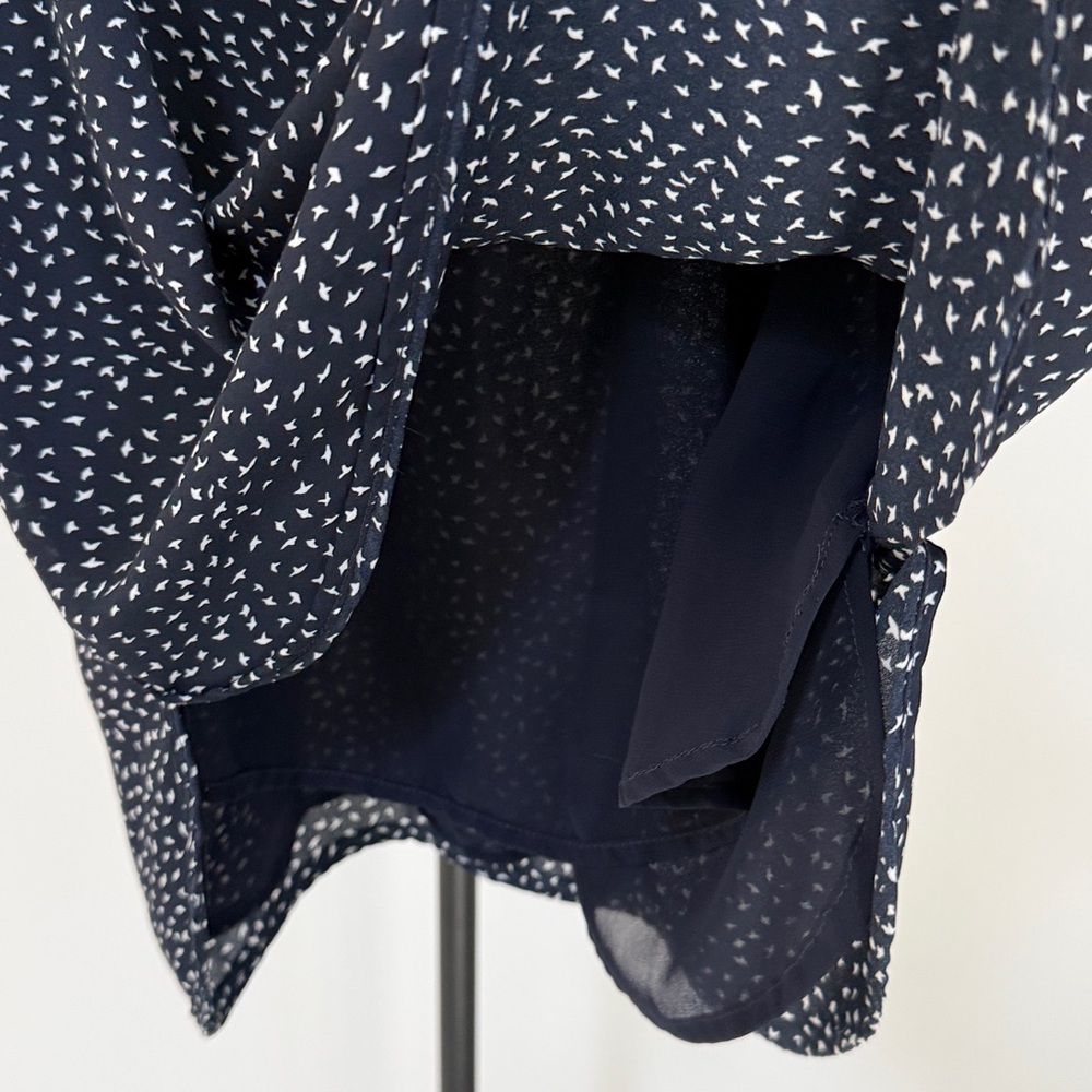 Ann Taylor Loft Navy Bird Print Flows Tank. Size M - Picture 5 of 7